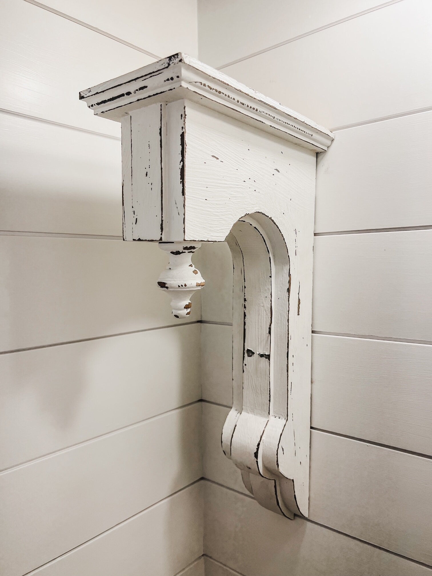 Solid wood corbel pair in distressed white finish

Large decorative corbels for farmhouse and cottage décor